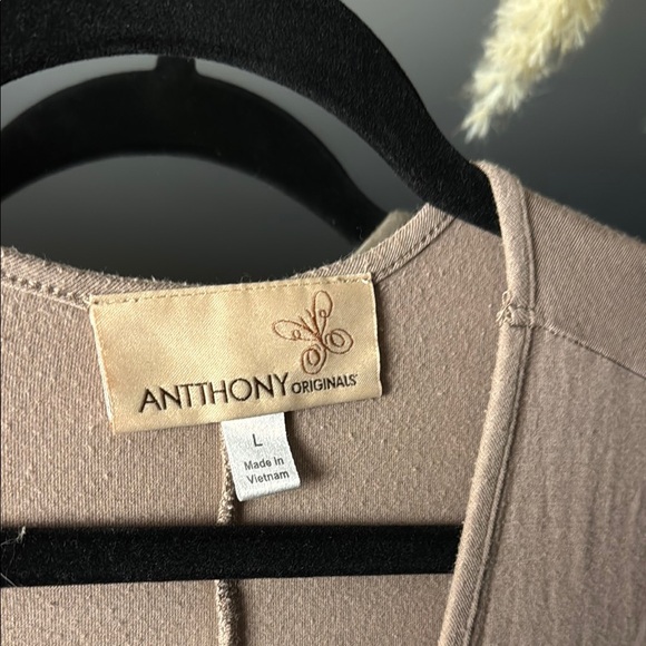 Antthony Originals Neutral Beige V Neck Long Sleeve Oversized Shirt - Picture 4 of 4